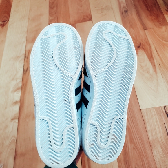 Adidas Superstar shoes - Picture 9 of 10